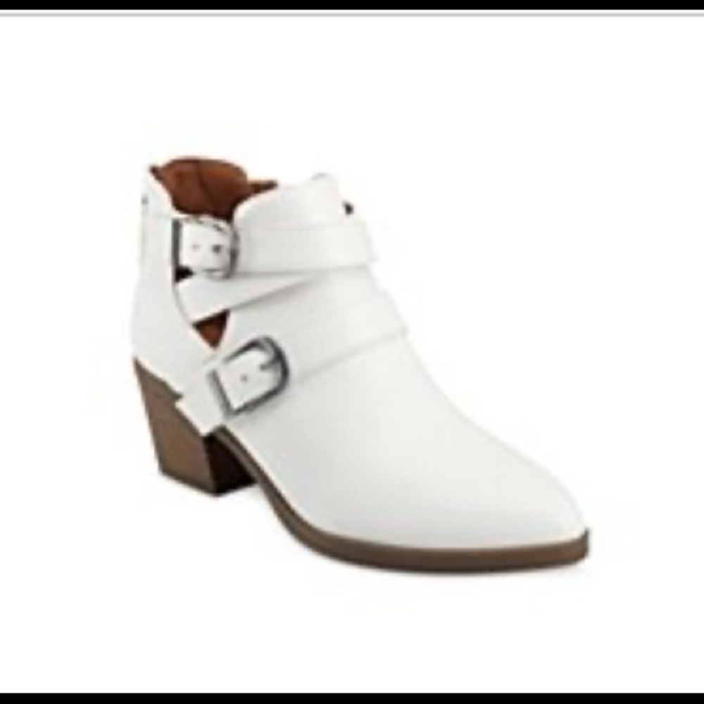 Zelda white Bootie NWOT